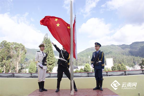 于正新剧开机现场再次内涵祝绪丹，主演表情成焦点，当事人首现身